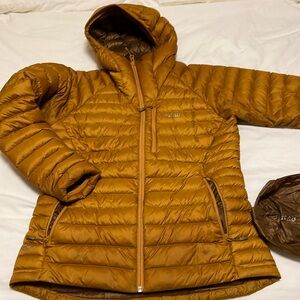 Down coat great condition – easily transports in matching pouch